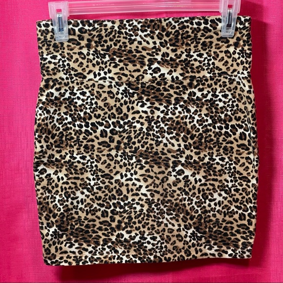CHARLOTTE RUSSE LEOPARD BODY CON SKIRT SIZE S - Picture 4 of 5